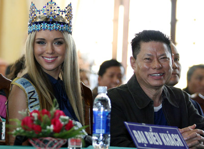 Đại[-]gia[-]Hoàng[-]Kiều[-]đang[-]‘vẽ’[-]thi[-]Hoa[-]hậu[-]ở[-]đâu?